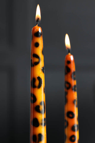 Image of the Set Of 2 Leopard Print Candles lit