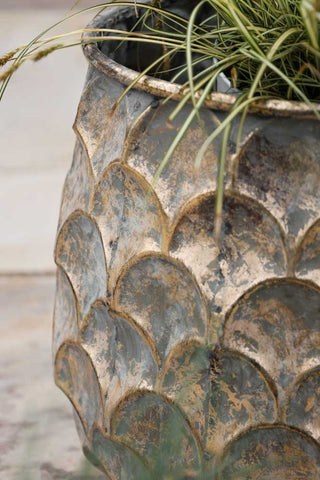 Image of the side of the Set Of 2 Petal Effect Planters