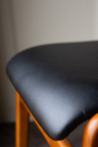 Image of the leather for the Solid Wood Mid-Century Black Faux Leather Dining Chair