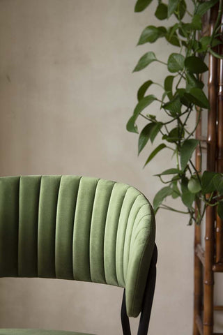 Close-up of the curved detail on the back of the Curved Back Velvet Dining Chair In Moss Green