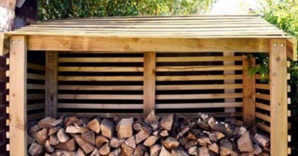 DIY log shelter using wooden pallets